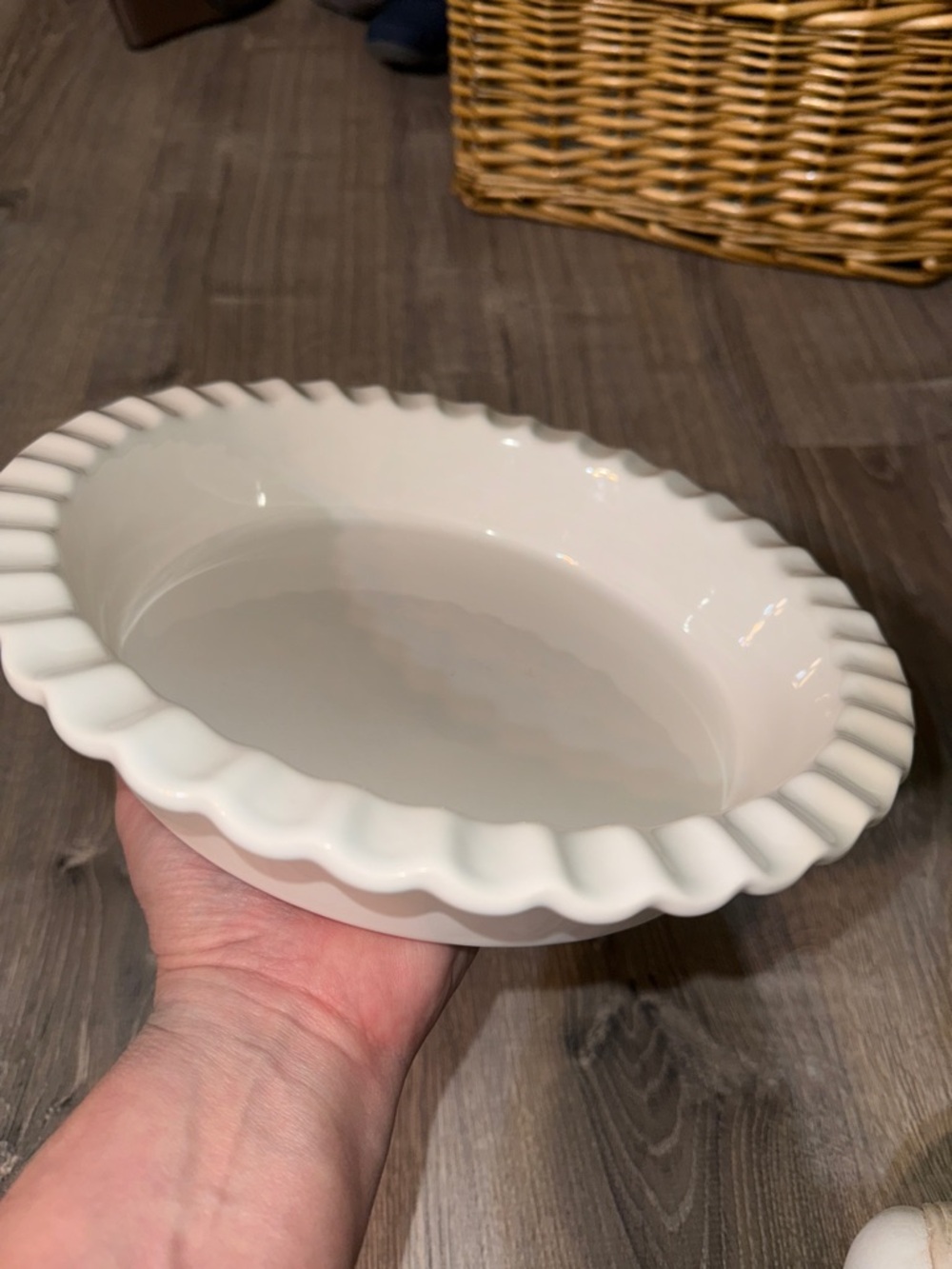 Williams Sonoma White Fluted Ceramic Pie Dish - Picture 5 of 6